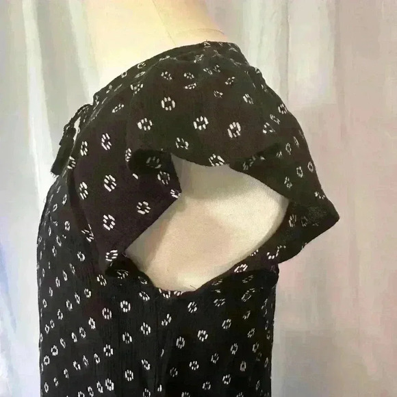 Old Navy flowy Women’s Size M Top. Tie Detail. Flutter Sleeve. Black And White - Picture 3 of 6